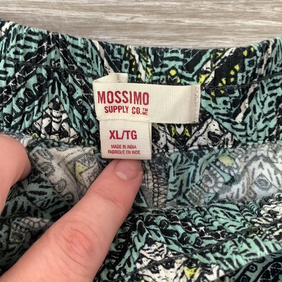 Beach Shorts - Picture 2 of 5